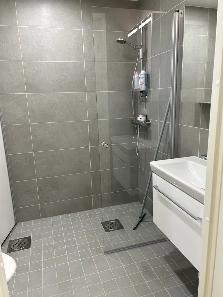 Salles de bain - Modern Studio with Balcony in Kuninkaantammi, Helsinki