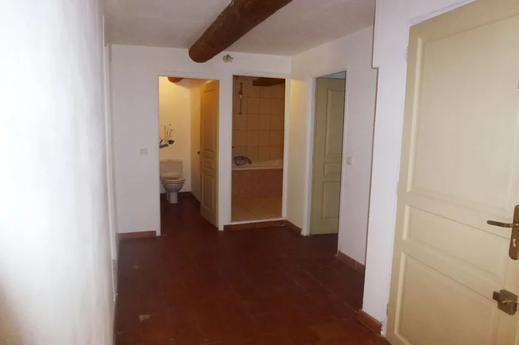 Esik - Bright 3-Bed Flat in Village Centre, Flayosc