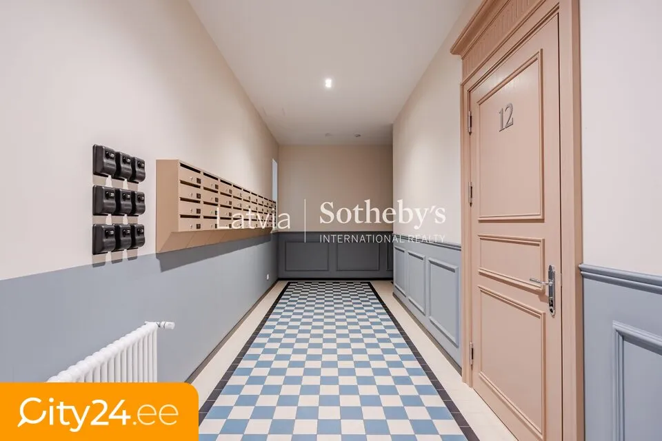 Entrée - Studio Apartment with Historical Charm in Riga Centre