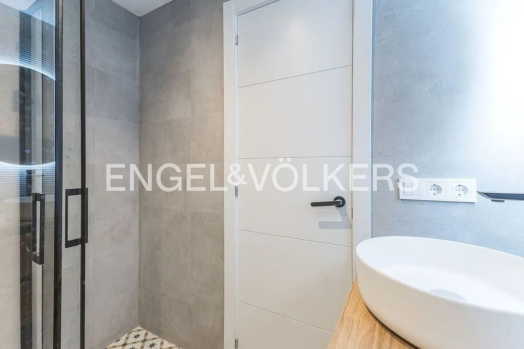 Salles de bain - Apartment with Balcony in Collblanc, Barcelona
