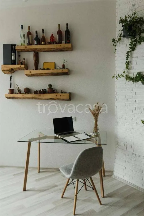 Bureau - Apartment with Balcony in Bellona