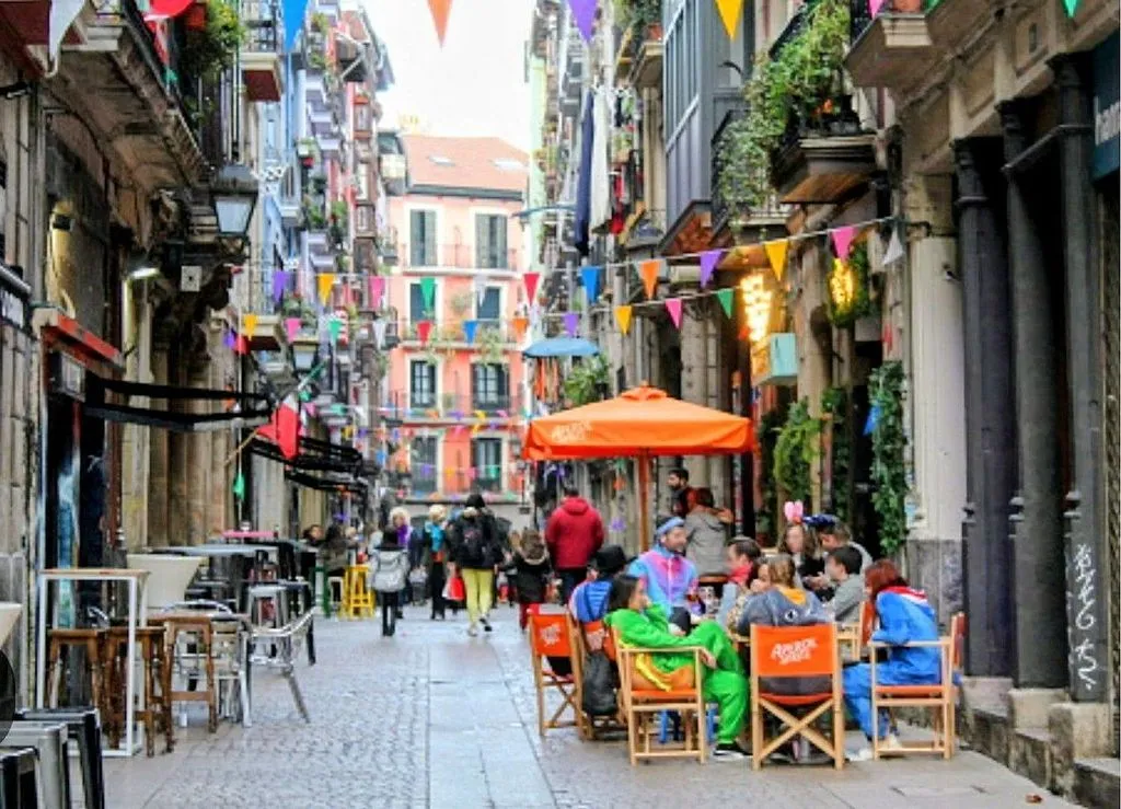 Reformed Flat with Balcony in Bilbao's Old Town