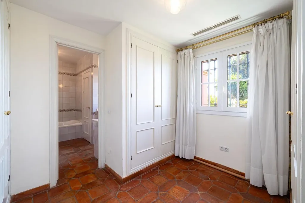 Chambres - Exclusive Villa with Private Pool in Torrequebrada
