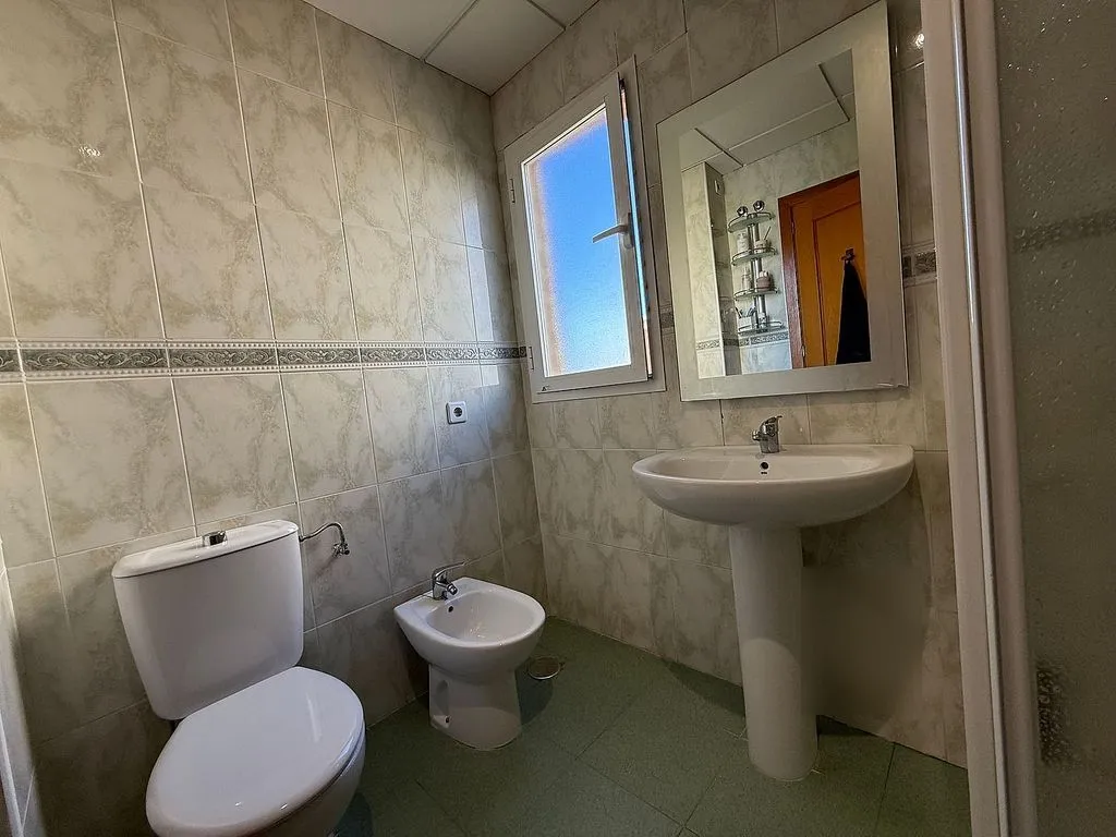 Bathrooms - Apartment with Pool and Terrace in Benidorm