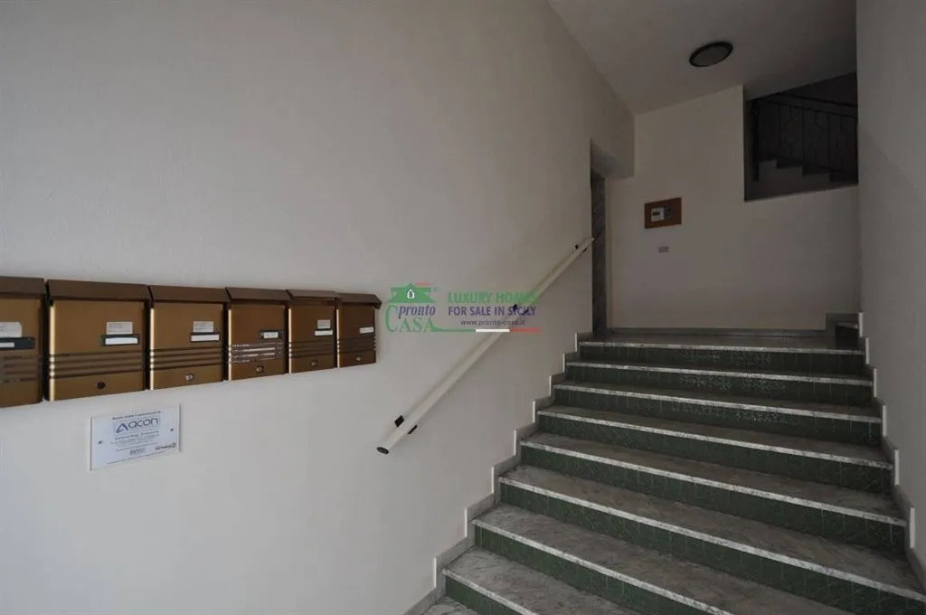 Pièces - Apartment with Perimeter Balcony in Ragusa