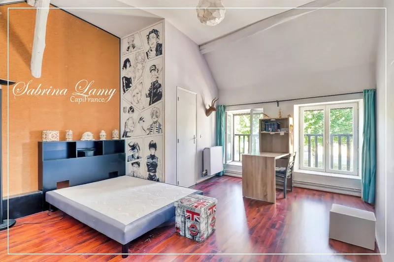 Magamistoad - Triplex House with Courtyard in Vertus Centre