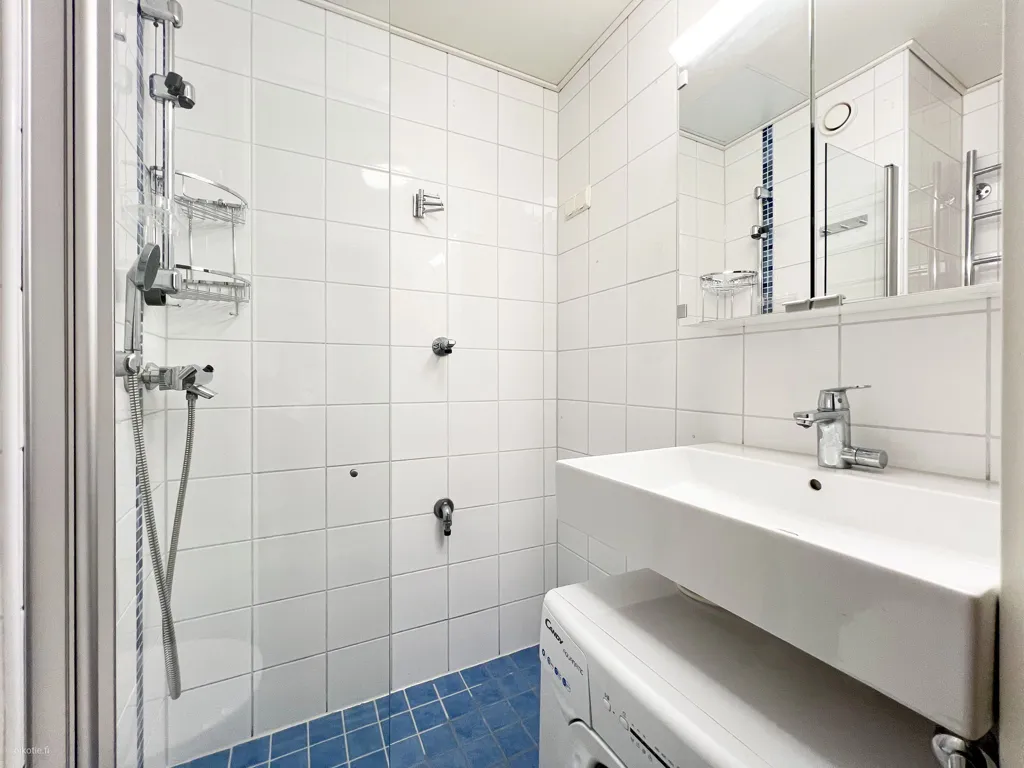 Bathrooms - Upper Floor Apartment with Balcony in Toukola, Helsinki