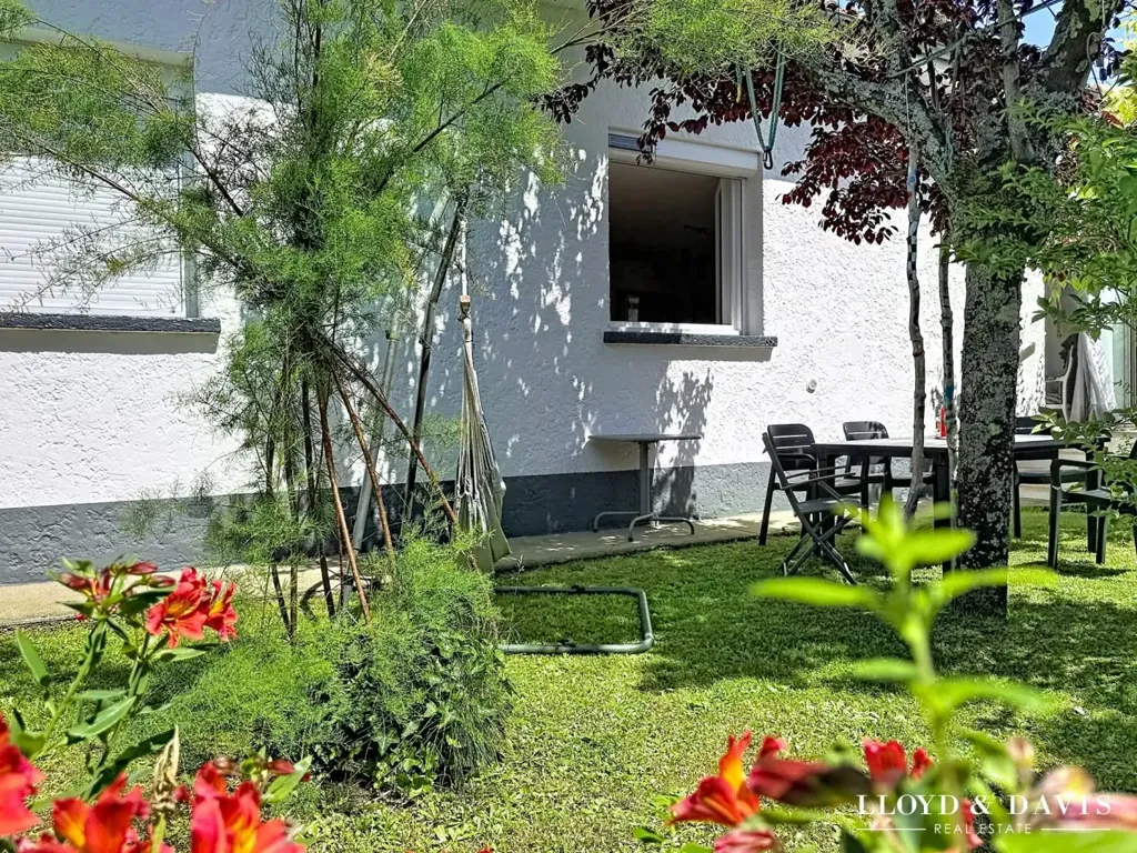 Garden - Renovated House with Garden in Royan