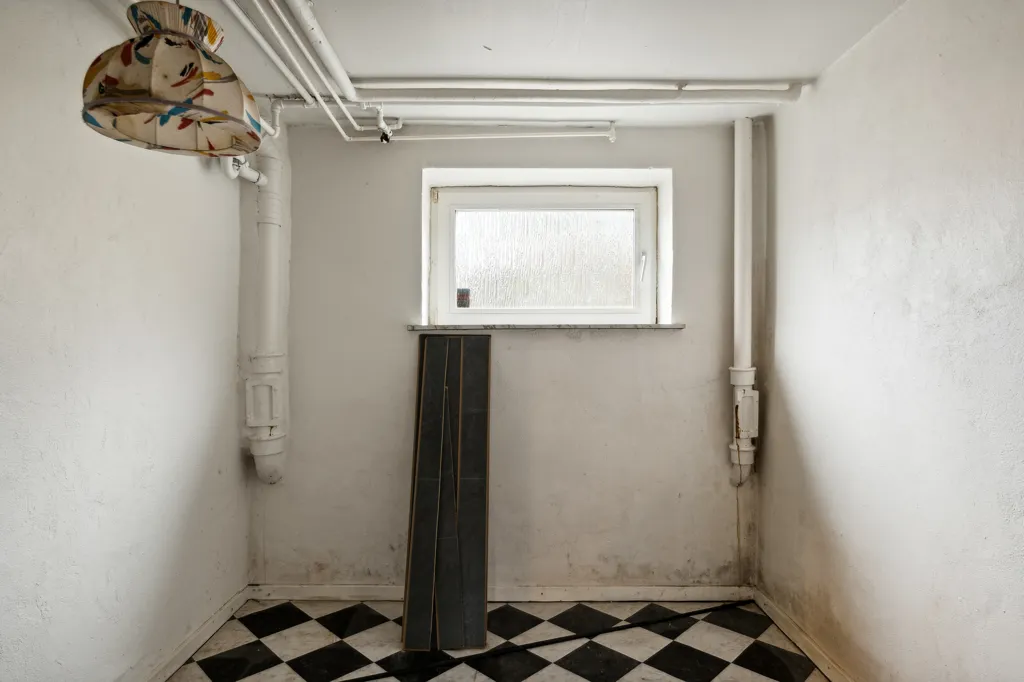 Pièces - Villa with Potential for Renovation in Herning