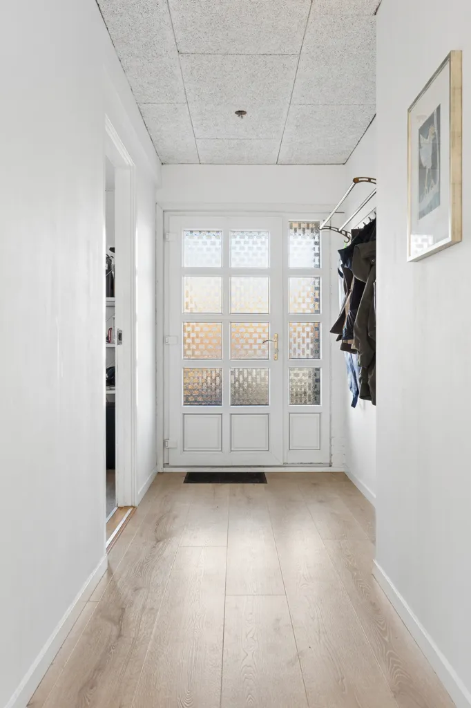 Entrée - Modernised Villa with Open View in Højby