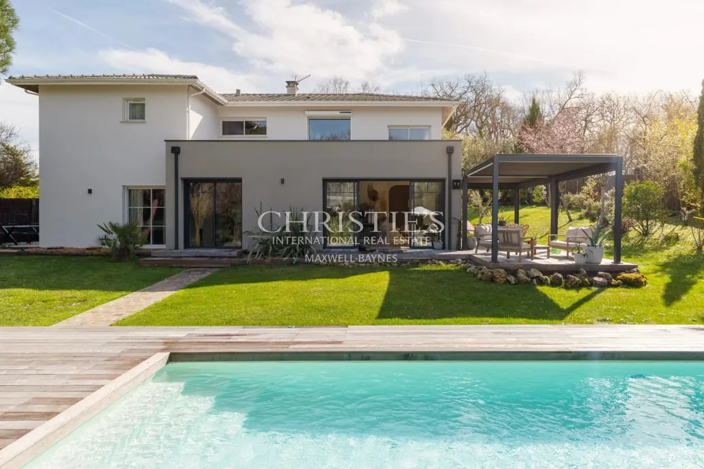Bassein - Renovated House with Pool in Bouliac