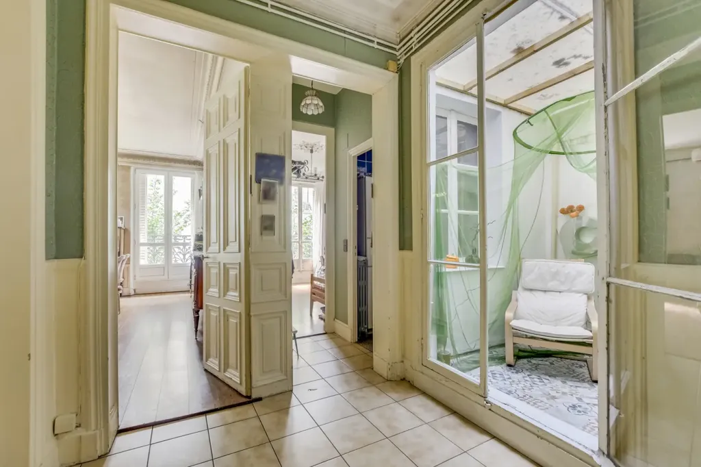 Entrée - Appartement Haussmannien avec Exposition Sud à Paris 9ème