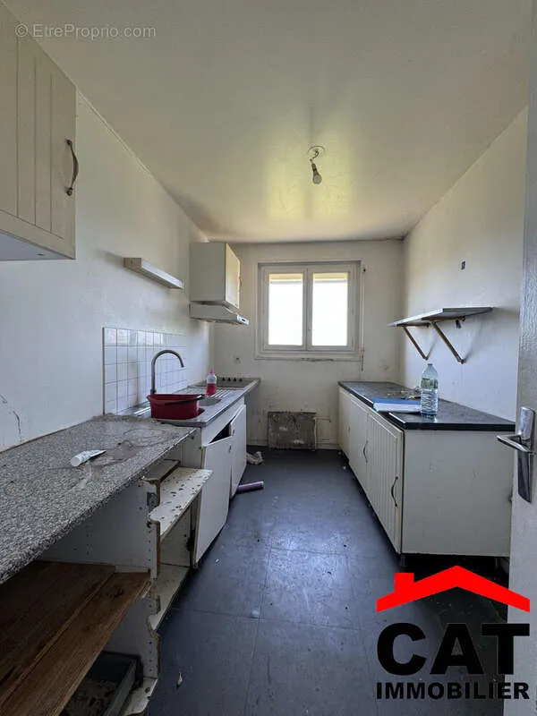 Cuisine - Appartement à Rénover avec Vue Dégagée à Saint-Mammes