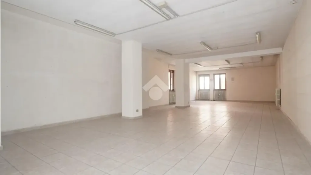 Pièces - Commercial Space with Central Location in Susa