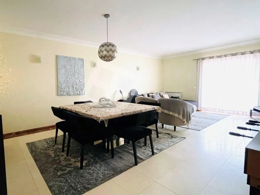 Salle à manger - Luxury Apartment with River View in Aveiro