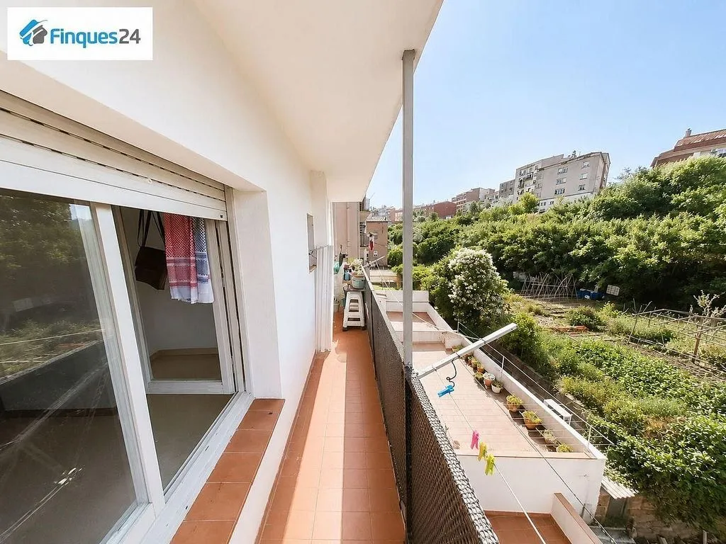 Balcone - Apartment with Pool and Balcony in Manresa