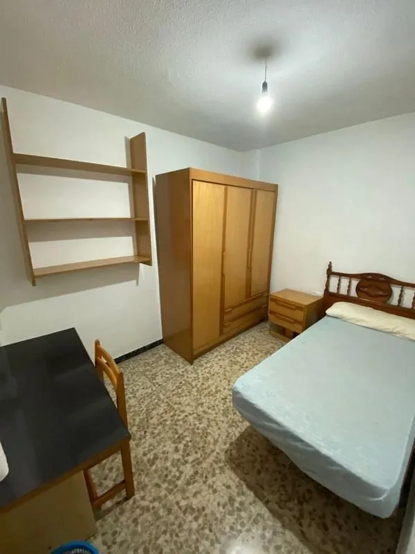 Chambres - Ample Student Flat with Terrace in Camino de Ronda