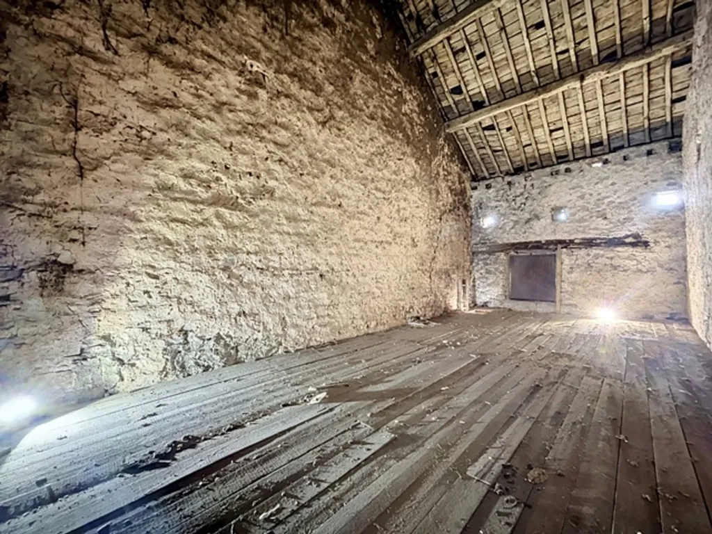 Rooms - Historic Barn to Renovate in Esneux