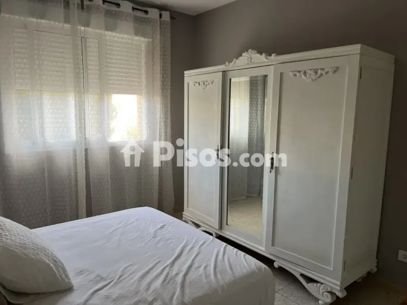 Chambres - Bright Apartment with Balcony in Central Location