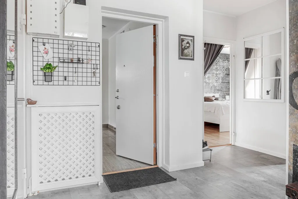 Entrée - Spacious Three-Room Apartment with West-Facing Balcony in Nyköping