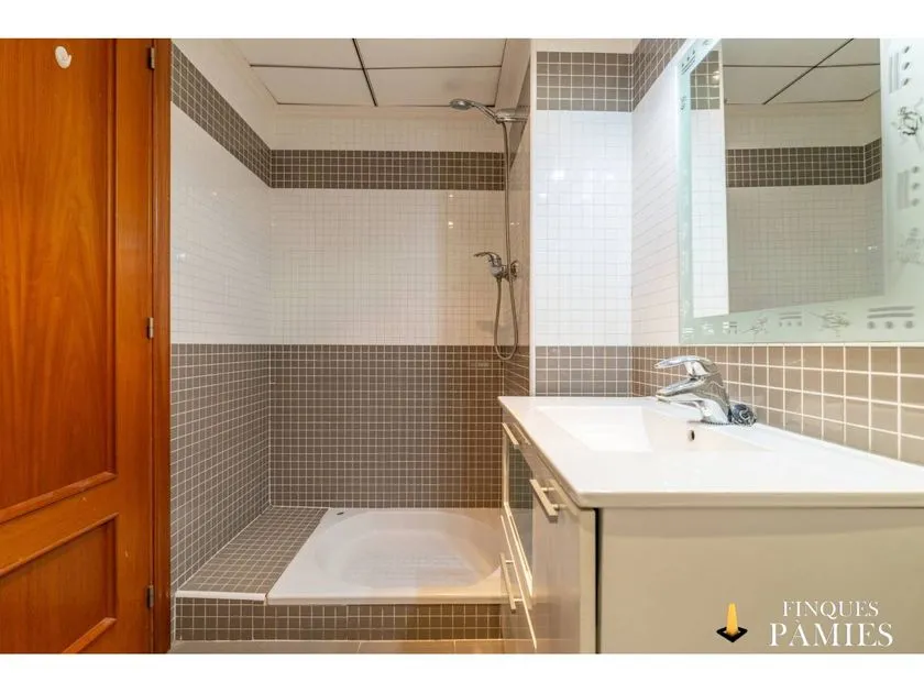 Salles de bain - Duplex with Terrace in Reus, Tarragona