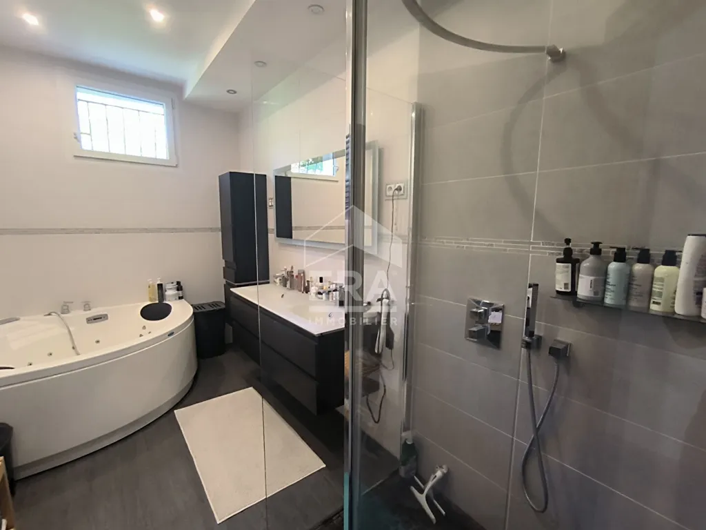 Salles de bain - Villa de Plain Pied avec Terrasse à Etolles