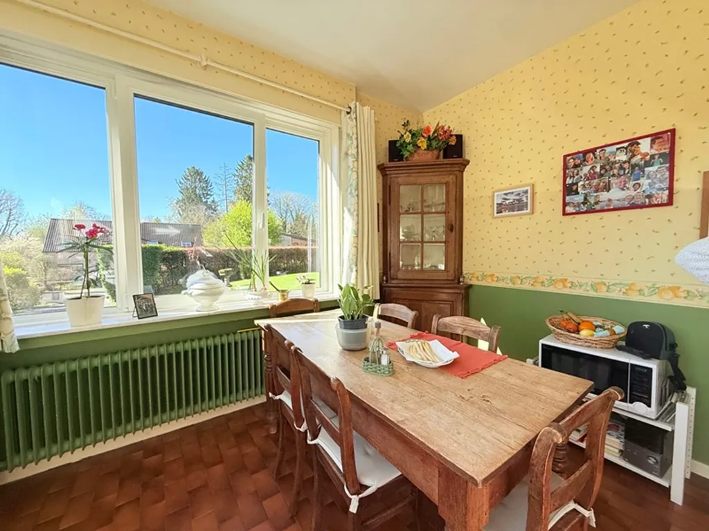 Salle à manger - Villa avec Piscine dans le Faubourg à Waterloo