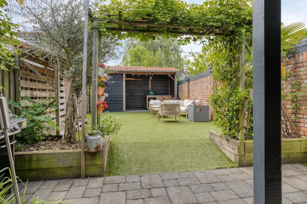 Aed - Spacious Semi-detached House with Deep Garden in Halsteren