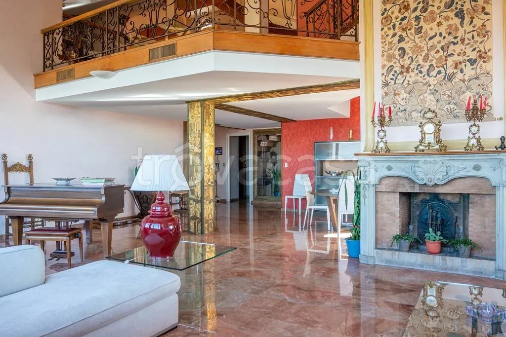 Séjour - Prestigious Apartment with Panoramic View in Turin