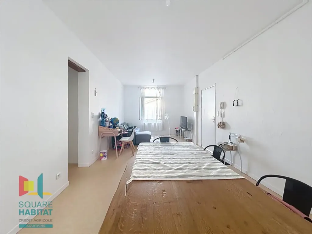 Sala da pranzo - Bright 4-Bedroom Apartment in Hostens