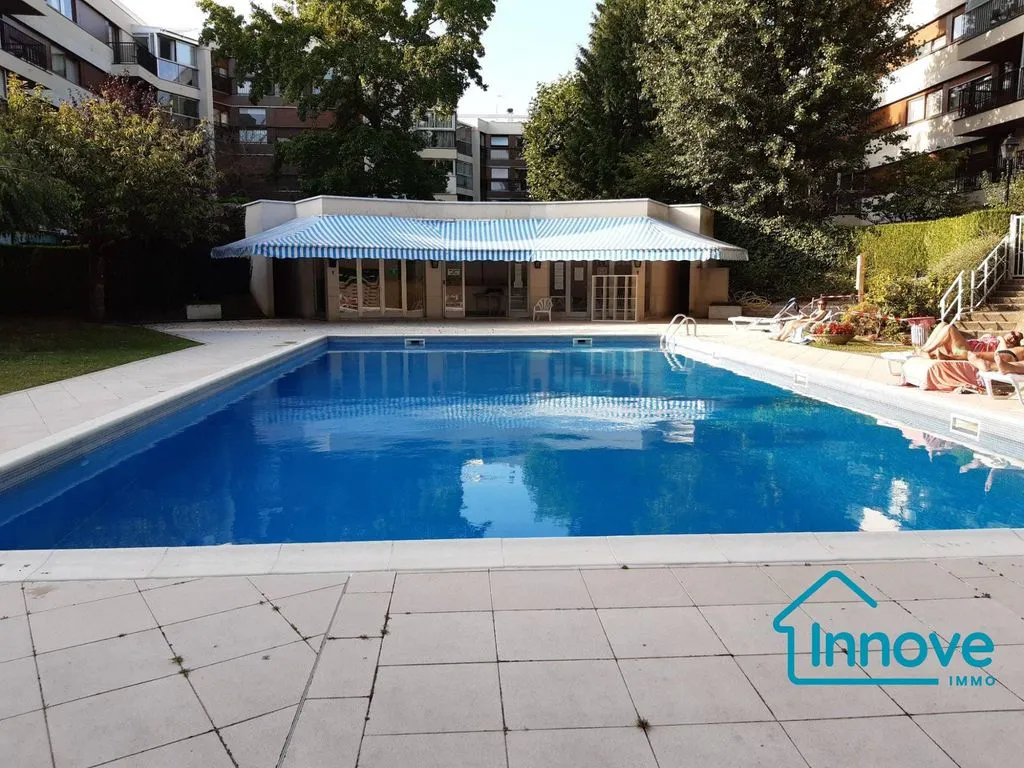 Pool - Luxury Flat with West View in Le Chesnay