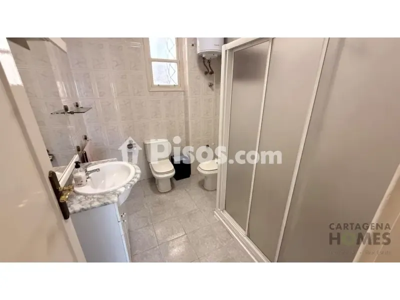 Bathrooms - Classic Flat with Balcony in Cartagena