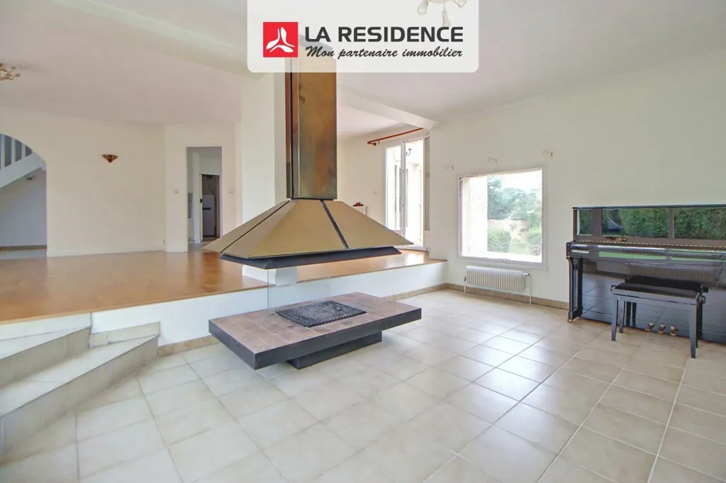 Elutuba - Spacious House with Garden in Médan