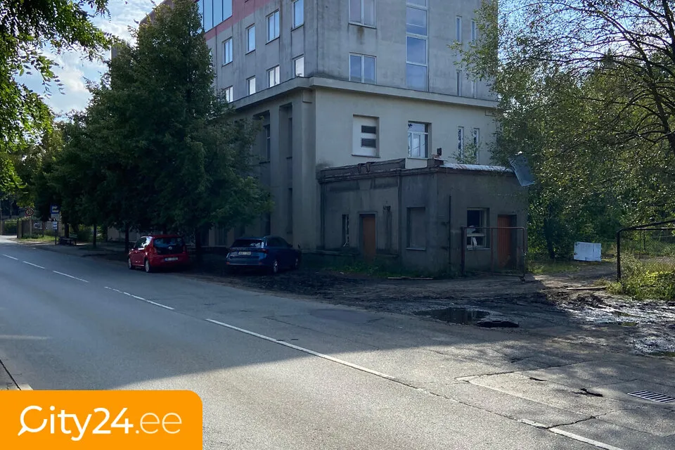 Esterno - Multi-Storey Office Building for Conversion in Riga