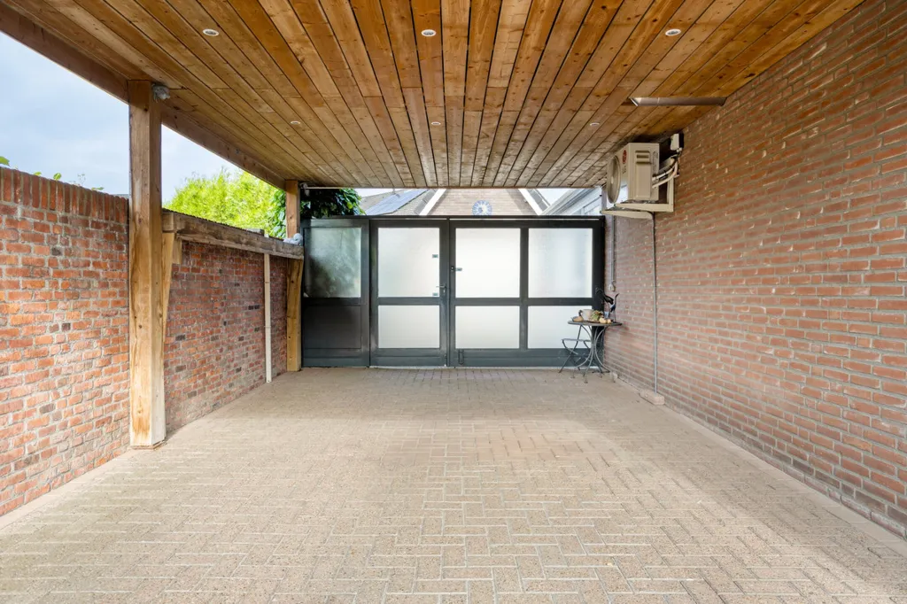 Garage - Half-Vrijstaand House with Serre in Budel-Schoot