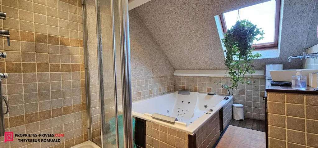 Salles de bain - Maison avec Piscine Chauffée près de Courtenay