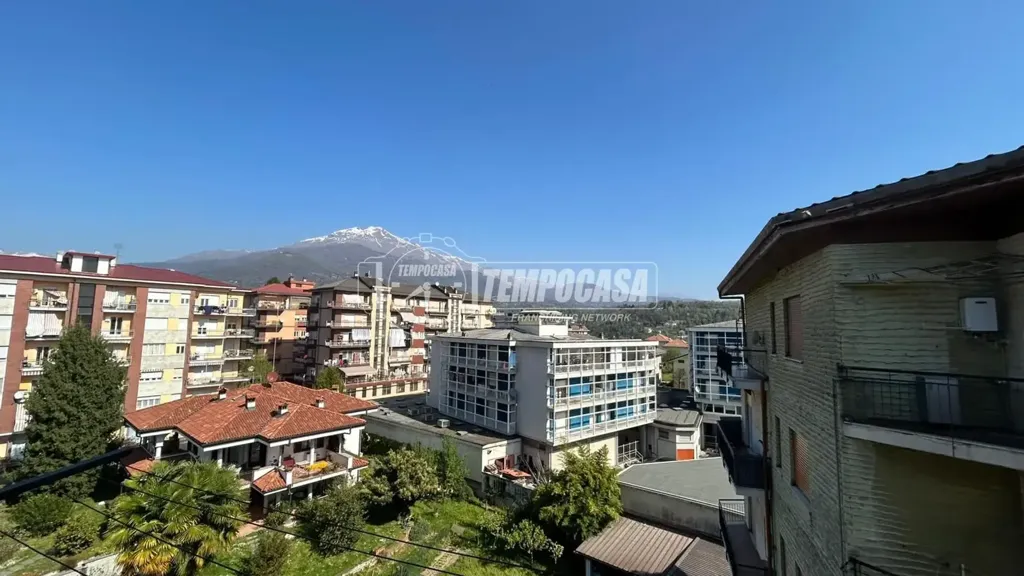 Rõdu - Top Floor Flat with Terrace in Cuorgnè