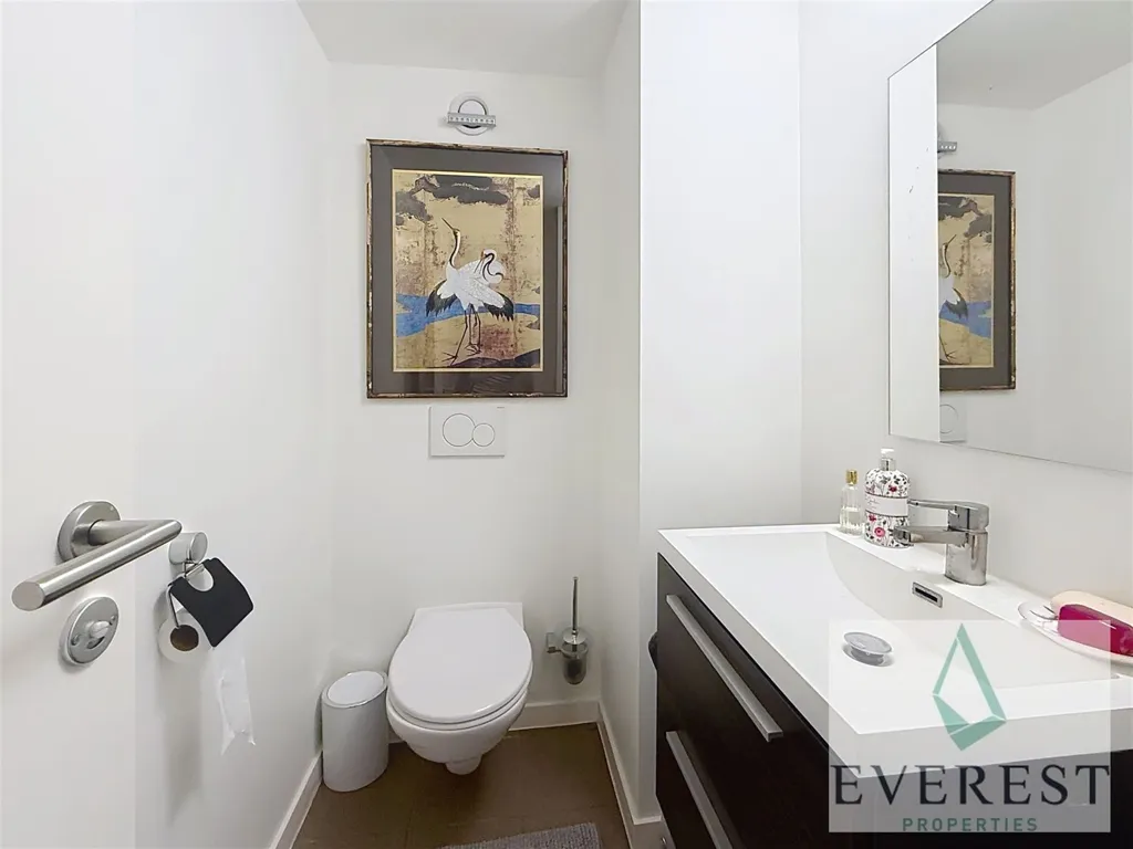 Bagni - Duplex with High Ceilings near Squares District