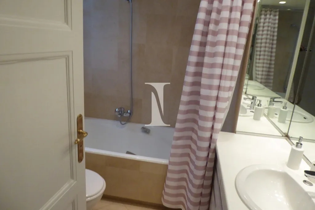 Vannitoad - 2-Bedroom Apartment with Sea View in Cannes