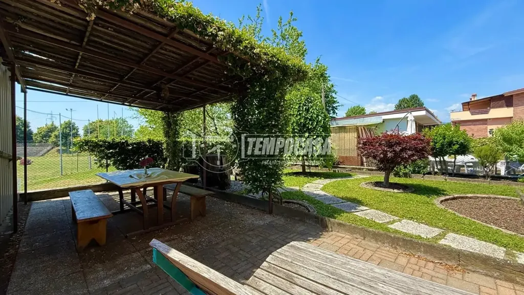 Terrass - Bifamiliar Villa with Garden in Ciriè