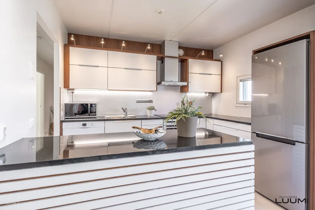 Cuisine - Bright Apartment with Balcony in Tontunmäki, Espoo