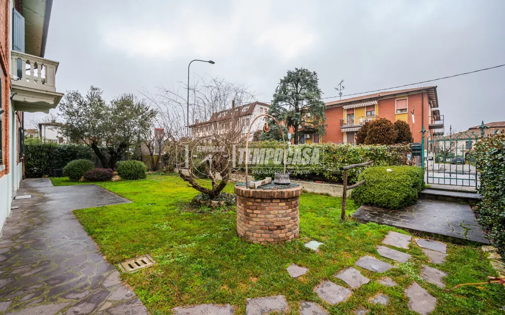 Aed - Rustic Villa with Garden in Minerbio