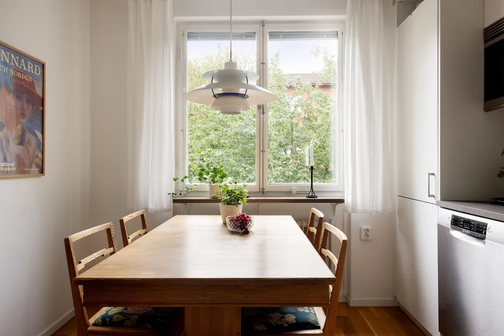 Söögituba - Charming 2-Bedroom with Balcony in Årsta
