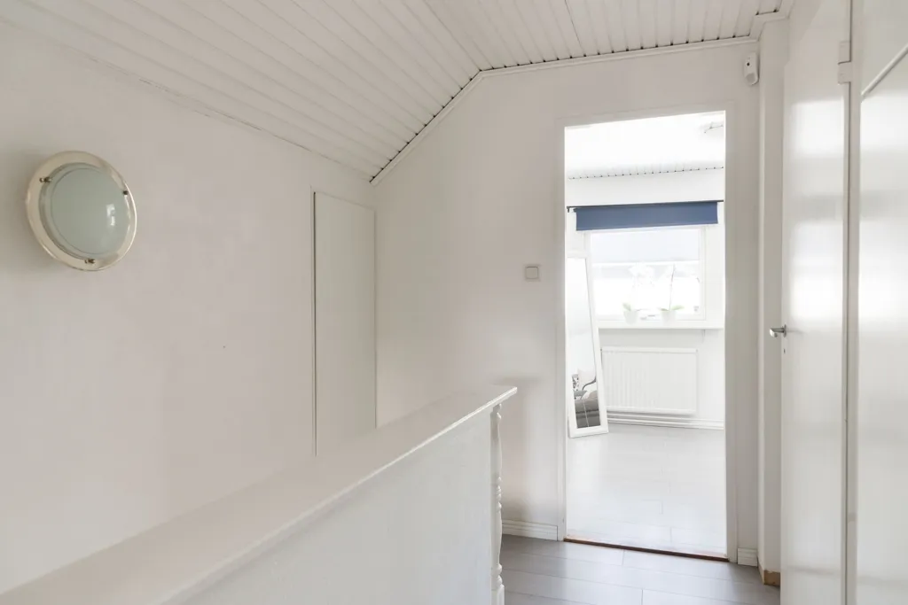 Entrée - Villa with Corner Plot and Pool in Quiet Area