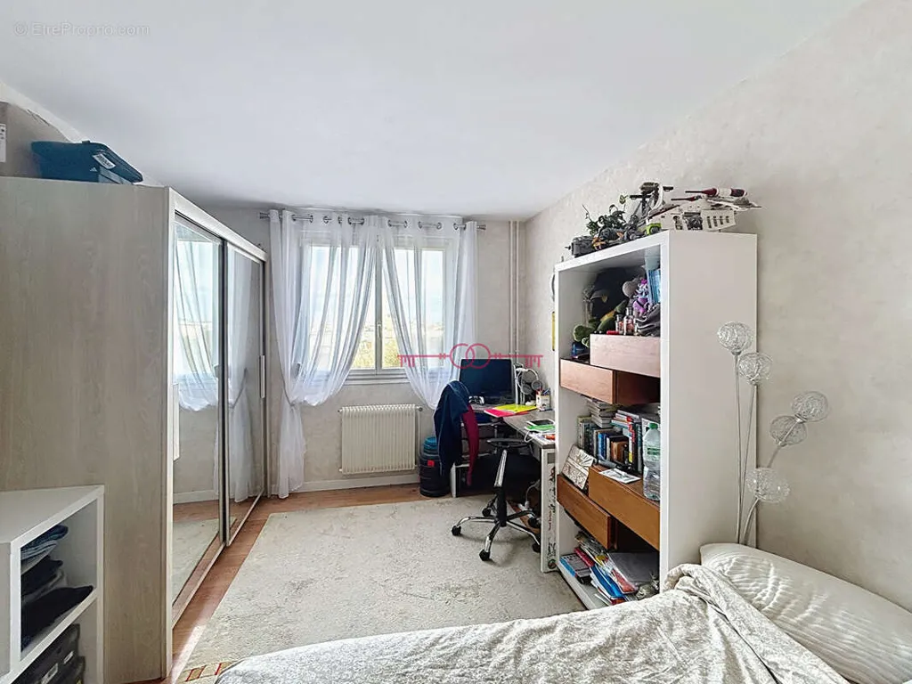 Magamistoad - Apartment with Balcony and Cathedral View in Reims