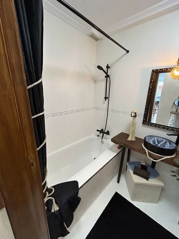 Bathrooms - 2-Bedroom House with Pool in Avileses