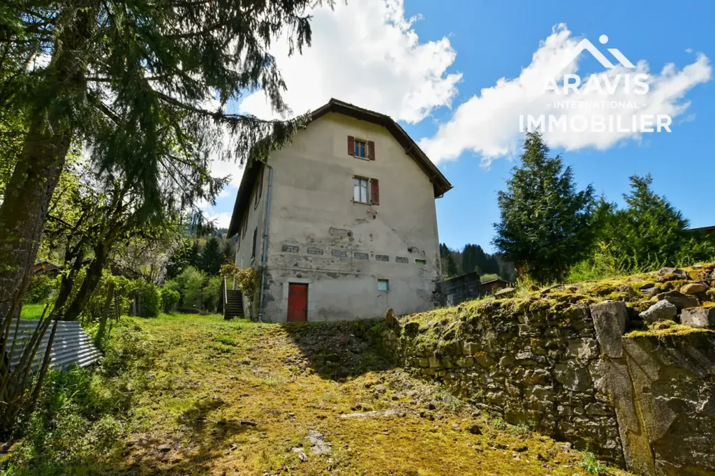 Extérieur - Maison de Caractère avec Potentiel à Rénover