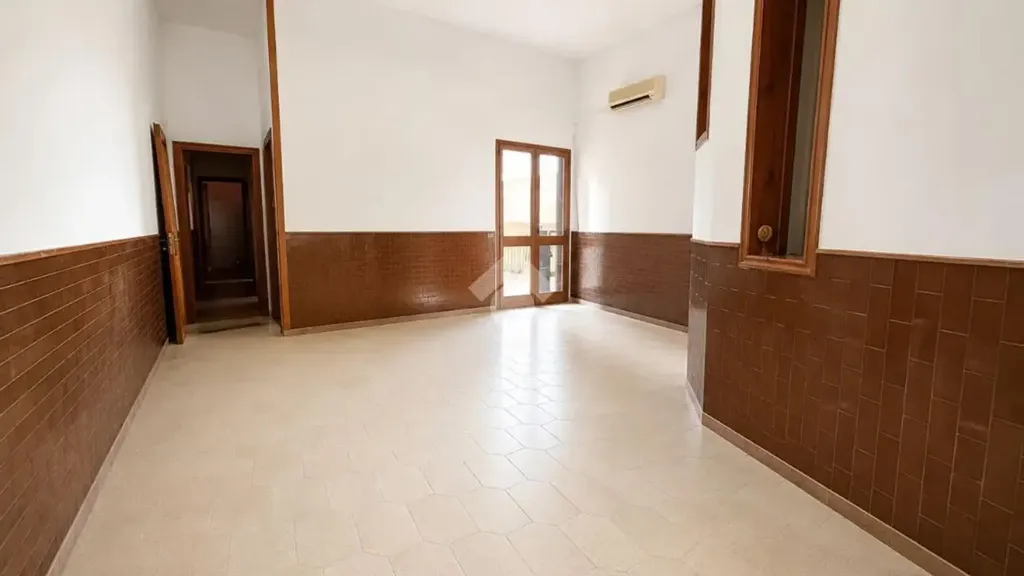 Entrée - Trilocale with Seafront Access in Gallipoli
