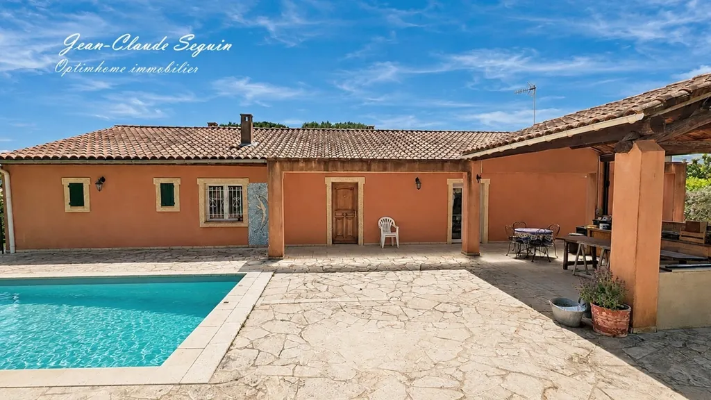 Pool - 8-Piece House with Pool in Mérindol