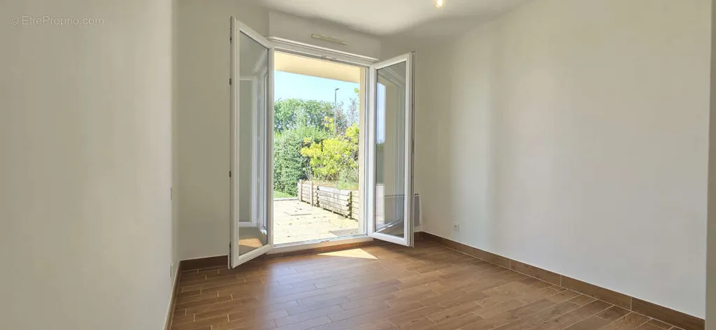 Toad - Renovated Apartment with Terrace in Port Vicinity